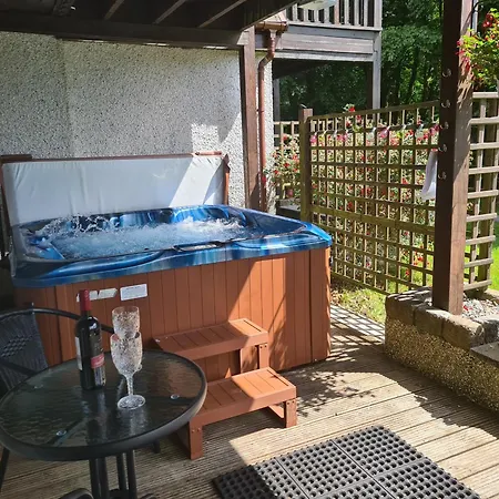 10, Valley View Lodge, A Beautiful 3 Bedroom Lodge With Private Hot Tub And Use Of All Onsite Leisure Facilities Including Fitness Suite, Indoor And Outdoor Pools Set In The Heart Of The Tamar Valley Gunnislake Exterior photo